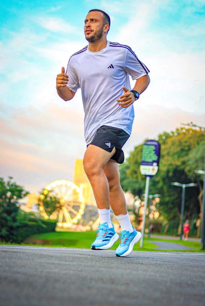 Matheus hoje, correndo no parque